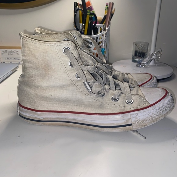 white converse - Picture 2 of 4